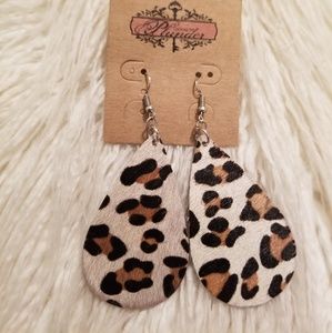 Leather earrings